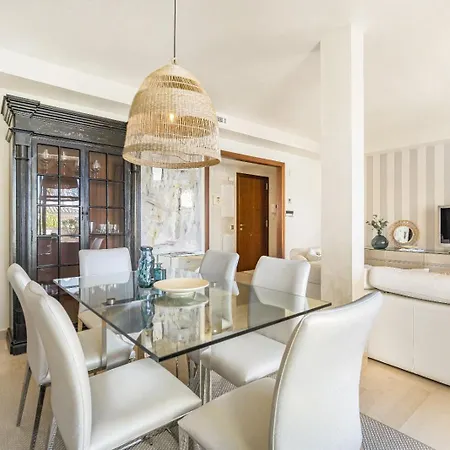 3 Bedrooms Penthouse Nueva Andalucia *
