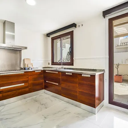 3 Bedrooms Penthouse Nueva Andalucia *